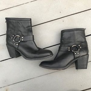 Amazing pair of FRYE BOOTS